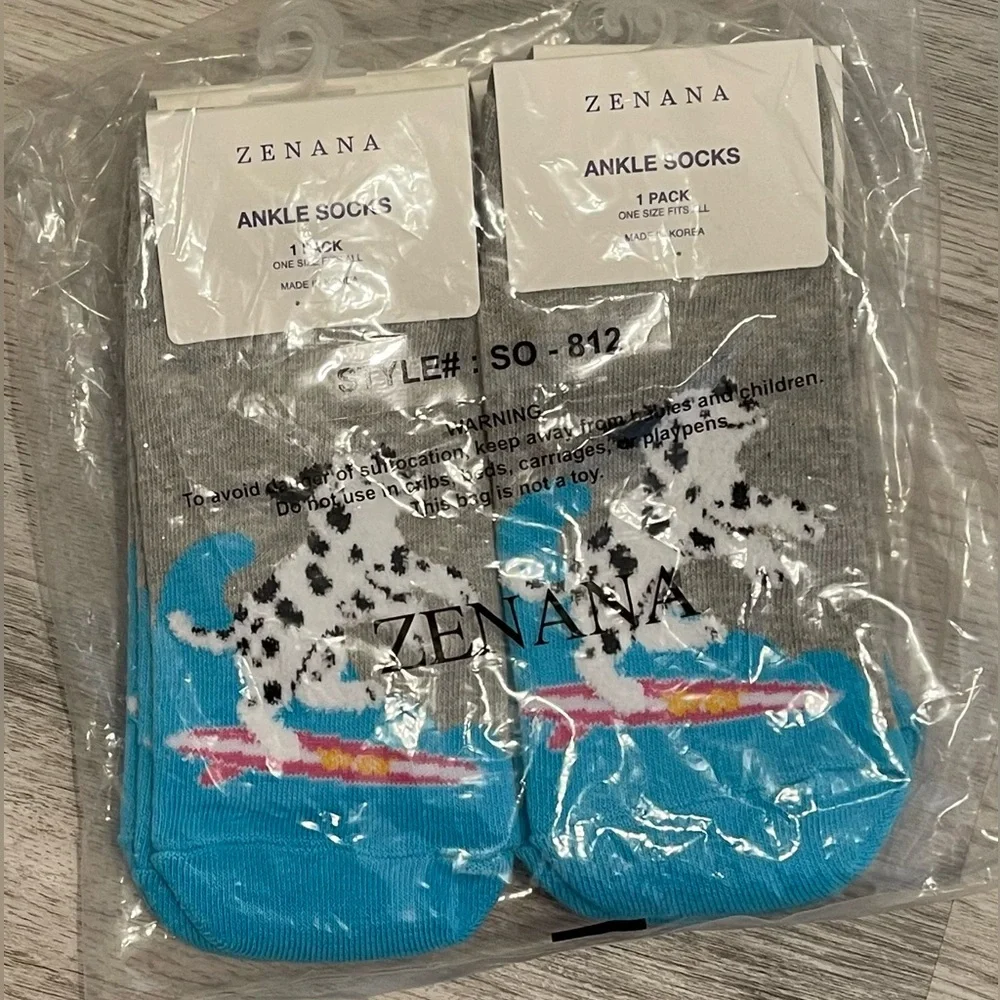 ZENANA  2 PAIRS GRAY AND BLUE SURFING DALMATIAN ANKLE SOCKS SIZE OS NWT